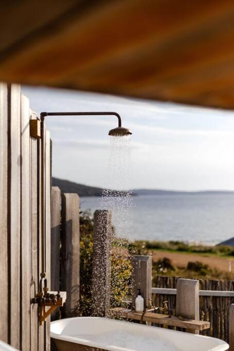 Bruny Boathouse Bed and Breakfast Alonnah Exteriör bild